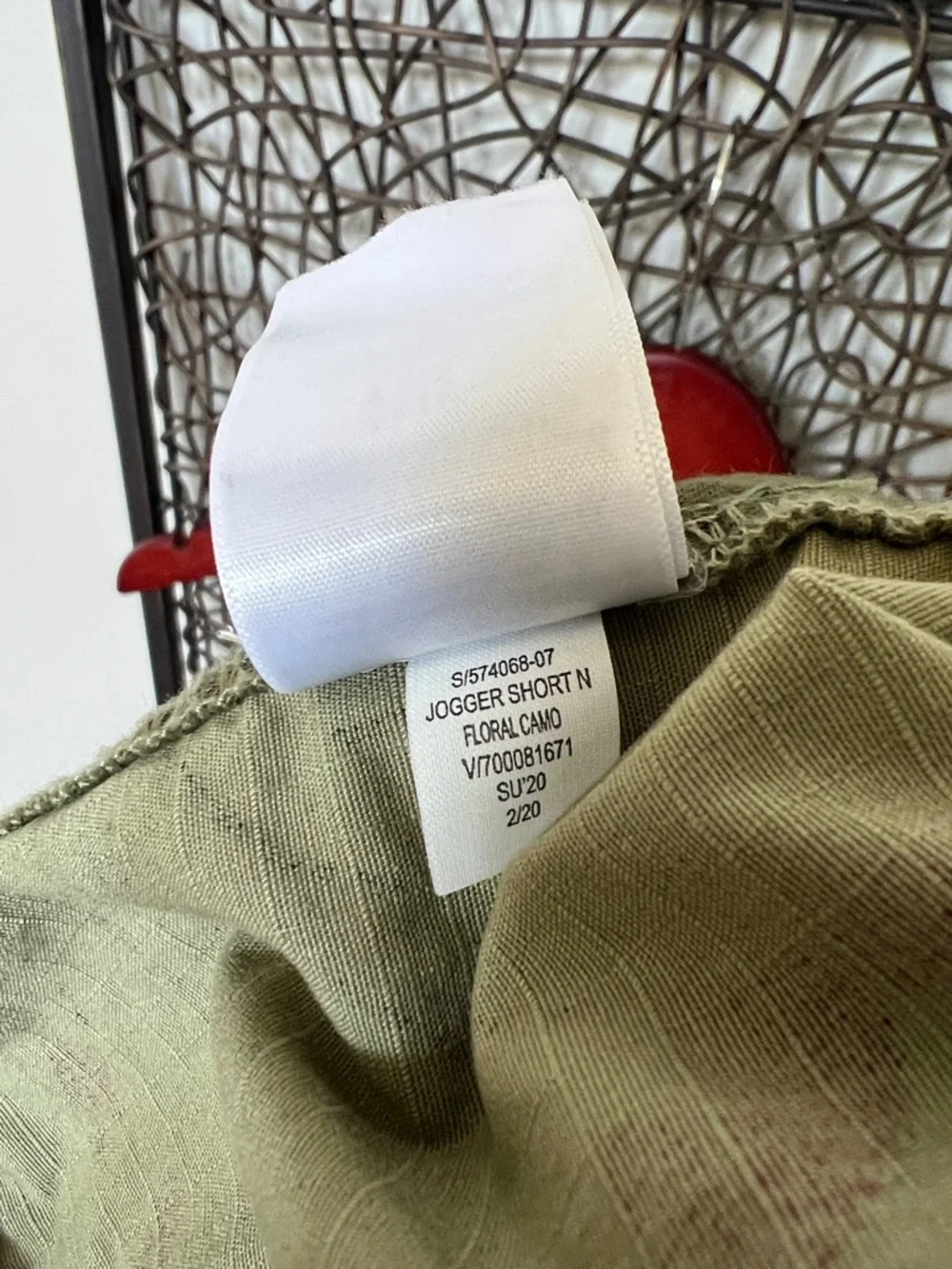 Gapflex 7.5” Easy Jogger Shorts floral tropical camo, Brown Red Green Tan Mens M - Picture 8 of 9